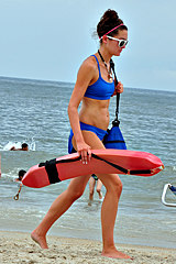 0960-sexy-lifeguard-in-hot-bikini