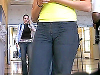 What a great view! This cameltoe in pants is really spectacular and so seductive! Besides, the girl's such a hottie!
